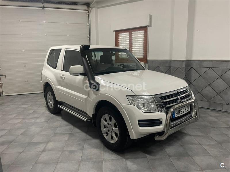 MITSUBISHI Montero