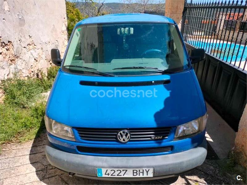 VOLKSWAGEN Caravelle