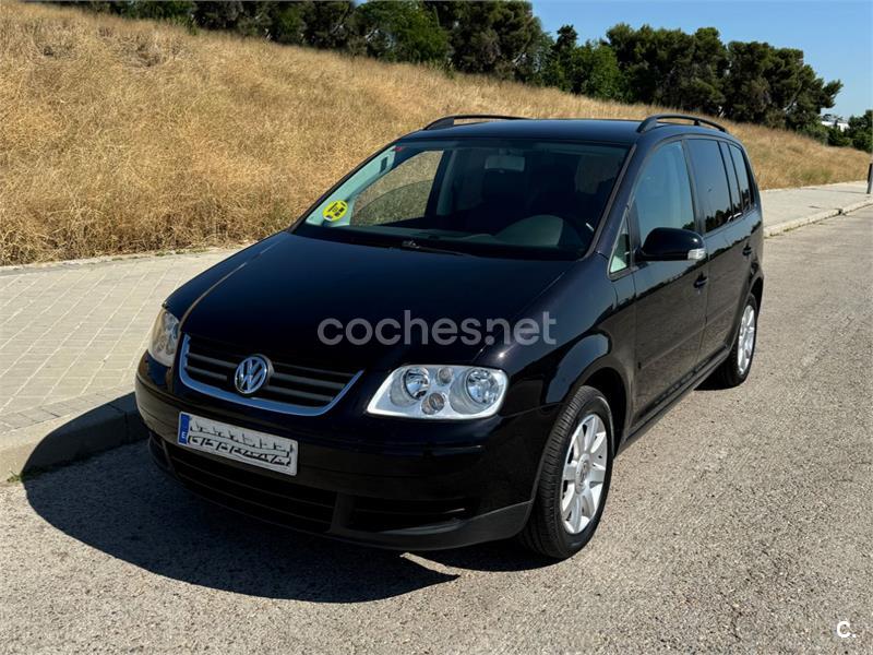 VOLKSWAGEN Touran 1.6 FSI CONCEPTLINE