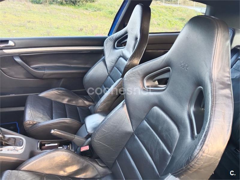 VOLKSWAGEN Golf 3.2 DSG R32 4MOTION