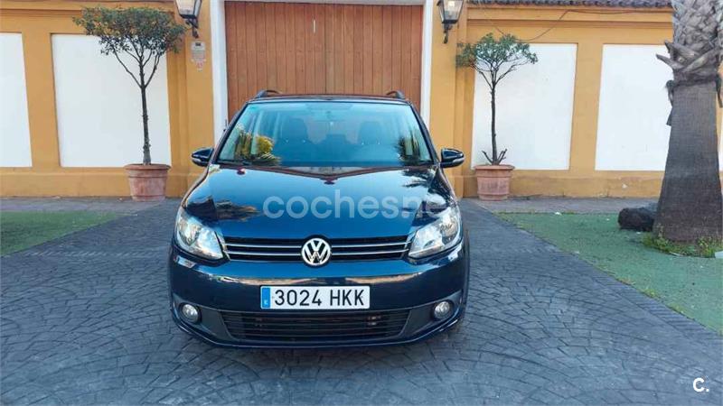 VOLKSWAGEN Touran
