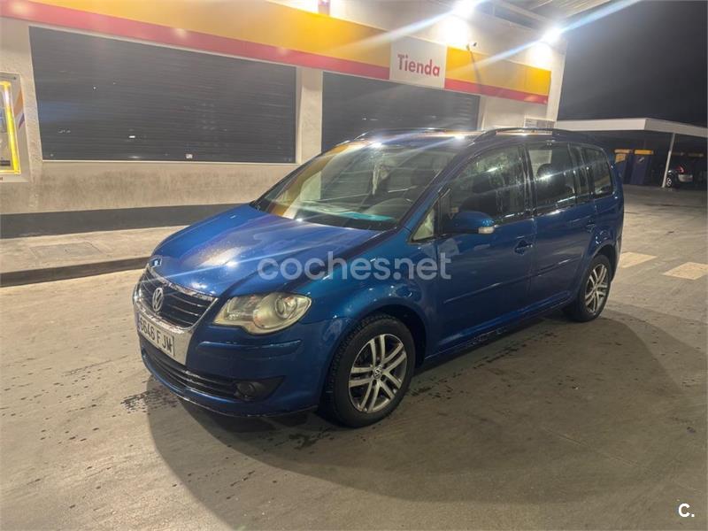 VOLKSWAGEN Touran