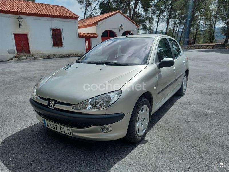 PEUGEOT 206