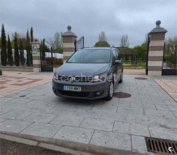 VOLKSWAGEN Touran