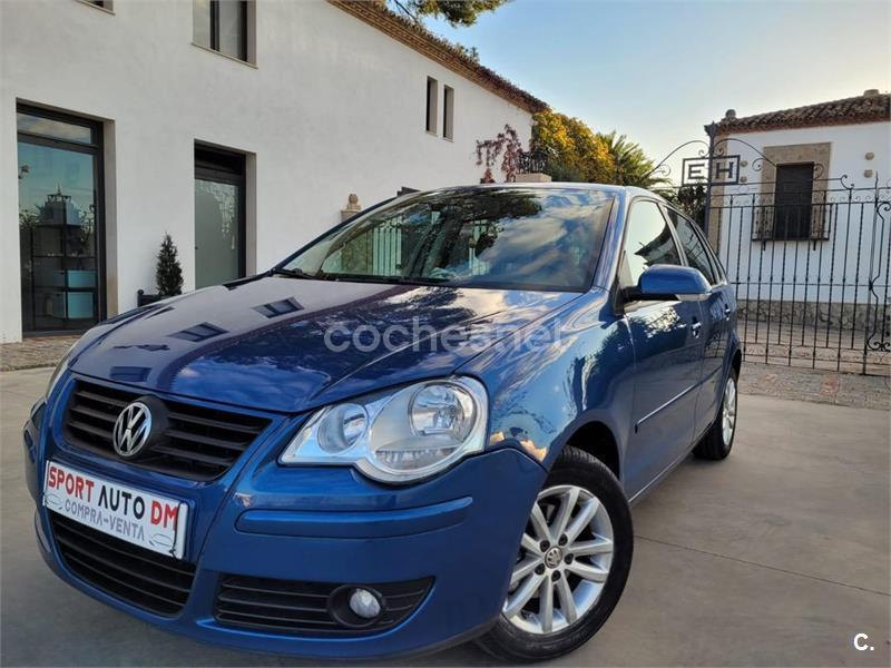 VOLKSWAGEN Polo