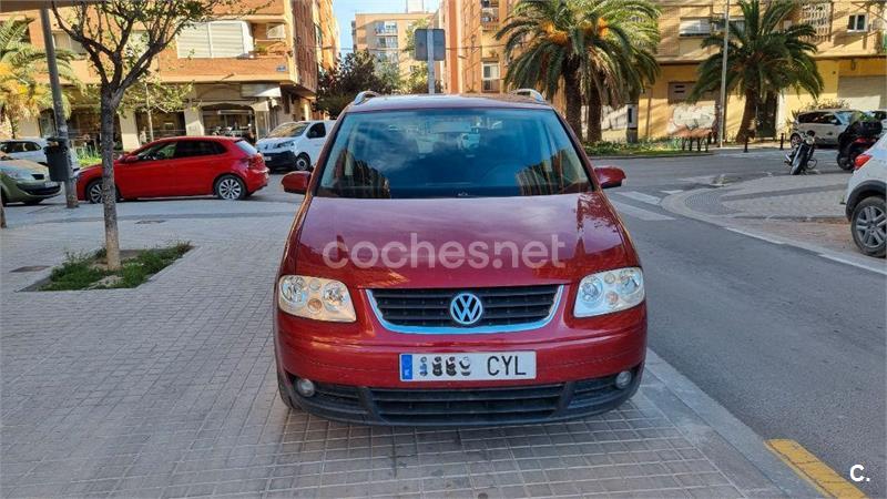 VOLKSWAGEN Touran