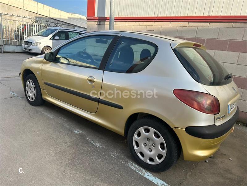 PEUGEOT 206