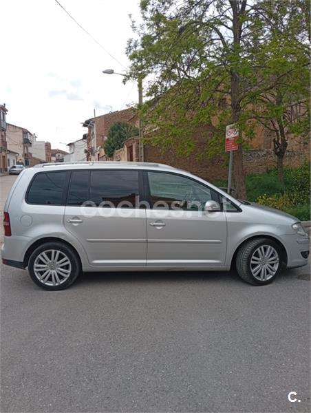 VOLKSWAGEN Touran 1.4 TSI 140 DSG Traveller