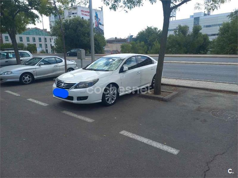 RENAULT Latitude