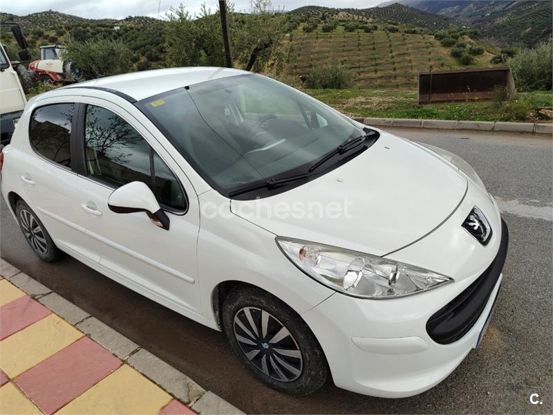 PEUGEOT 207 Confort 1.4 HDI 70