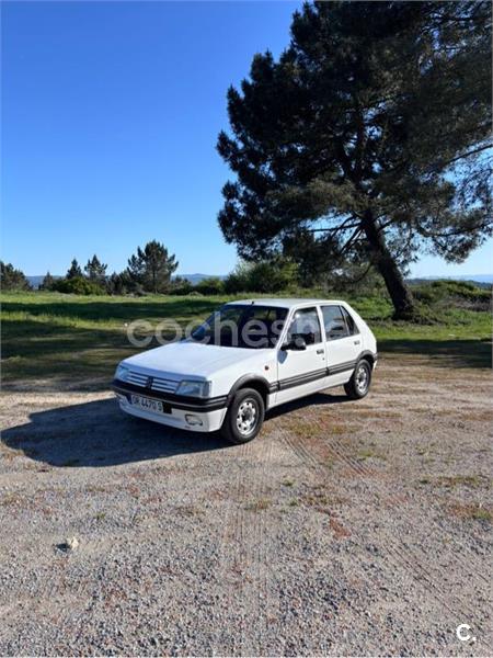 PEUGEOT 205