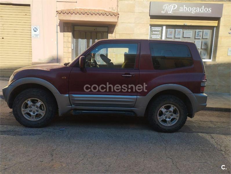 MITSUBISHI Montero