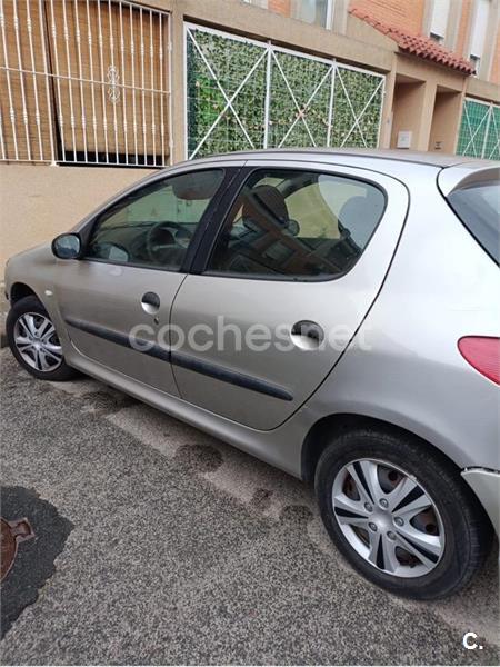 PEUGEOT 206