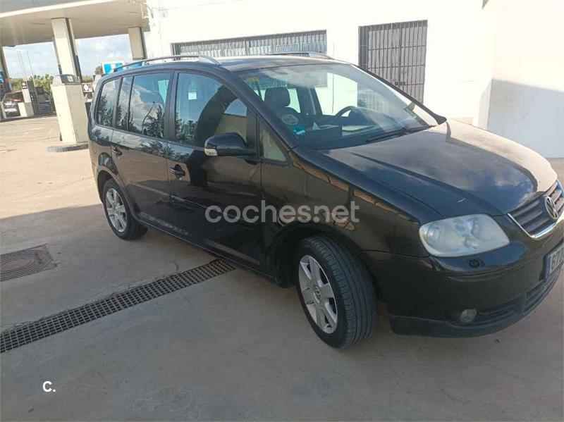 VOLKSWAGEN Touran