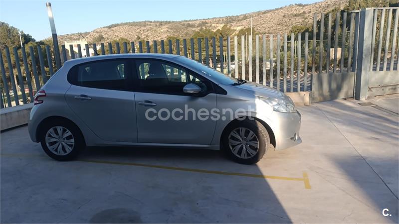 PEUGEOT 208 ACTIVE 1.2 VTi 82