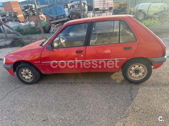 PEUGEOT 205