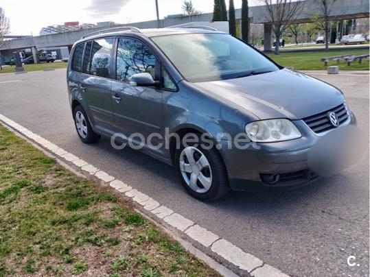 VOLKSWAGEN Touran