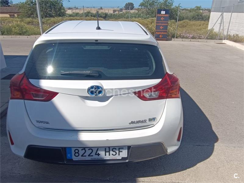 TOYOTA Auris Hybrid Advance