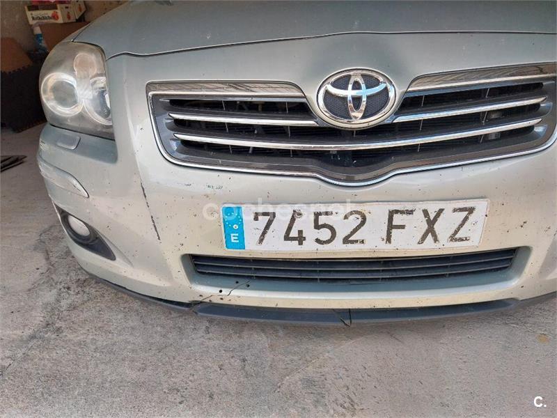 TOYOTA Avensis