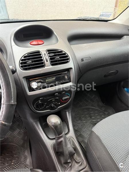 PEUGEOT 206