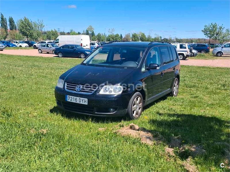 VOLKSWAGEN Touran