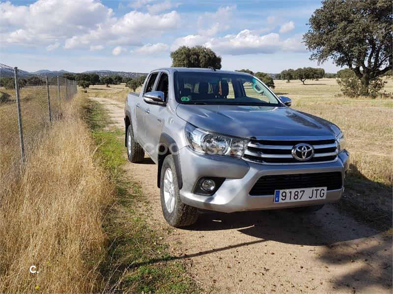 TOYOTA Hilux 2.4 D4D Cabina Doble VX 4x4