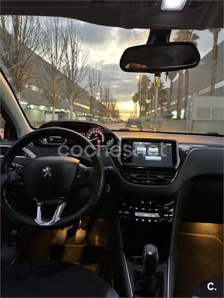PEUGEOT 208 ALLURE 1.2L PureTech 82