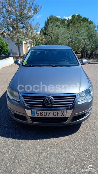 VOLKSWAGEN Passat 2.0 TDI DPF Sportline