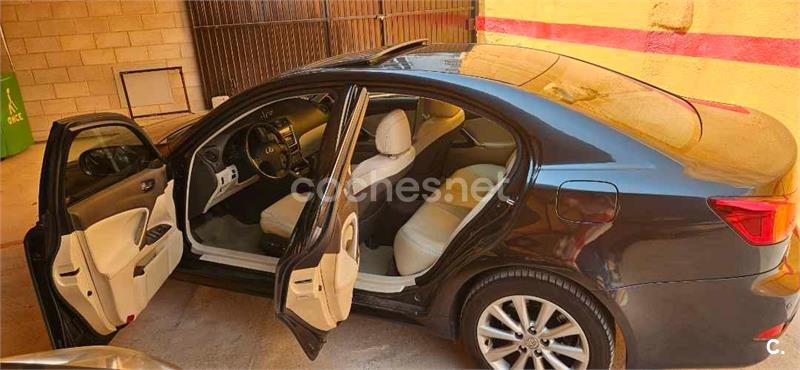 LEXUS IS220d