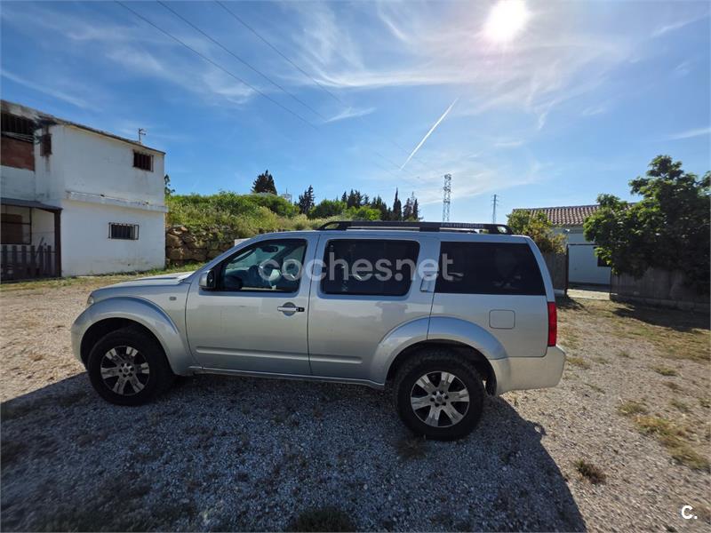 NISSAN Pathfinder 2.5 dCi SE Auto 7 plazas