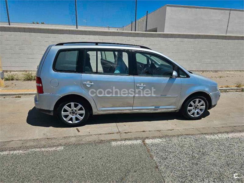 VOLKSWAGEN Touran