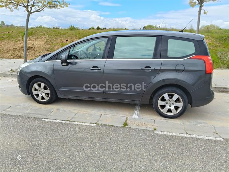 PEUGEOT 5008 Premium 1.6 VTi 120