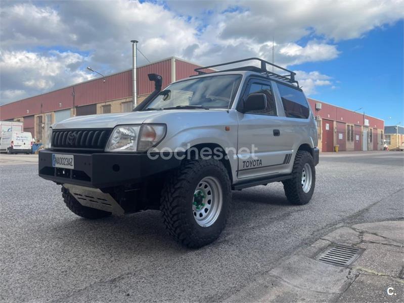 TOYOTA Land Cruiser 90