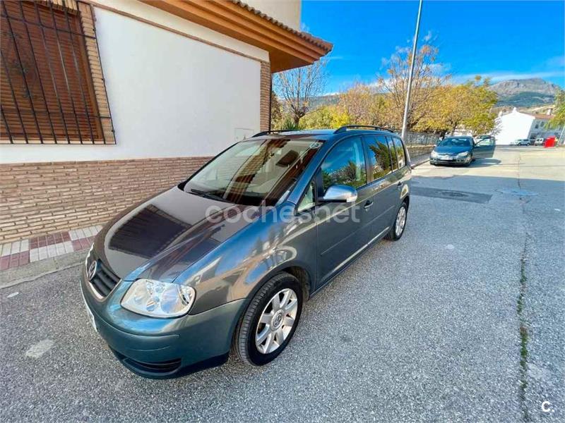 VOLKSWAGEN Touran