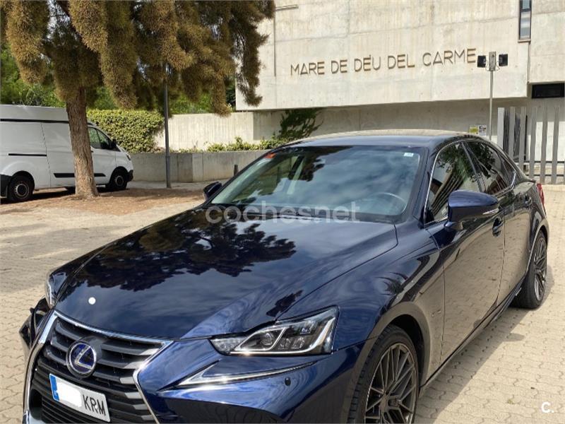 LEXUS IS 2.5 300h Executive Parking