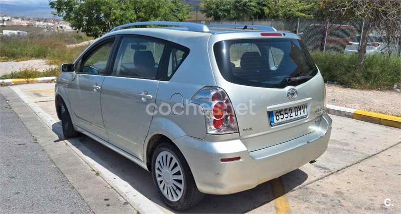 TOYOTA Corolla Verso