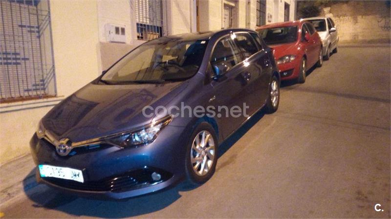 TOYOTA Auris