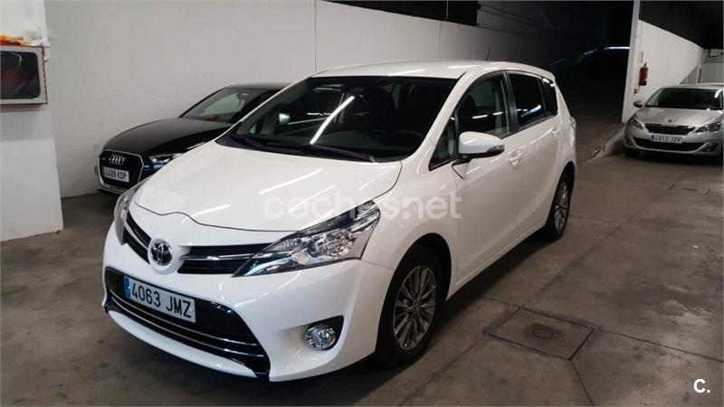TOYOTA Verso