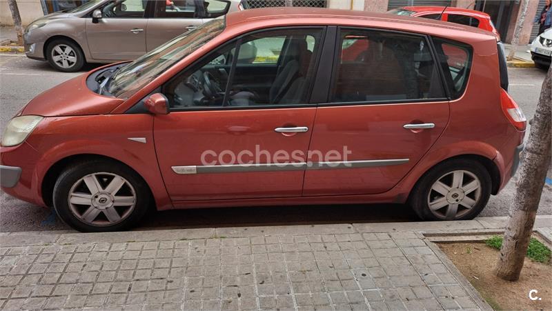 RENAULT Scenic CONFORT AUTHENTIQUE 1.4 16V