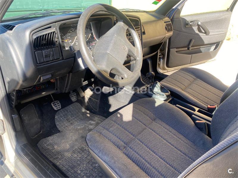 VOLKSWAGEN Passat PASSAT 1.6 GL TD