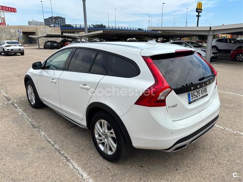 VOLVO V60 Cross Country 2.0 D3 Momentum Auto