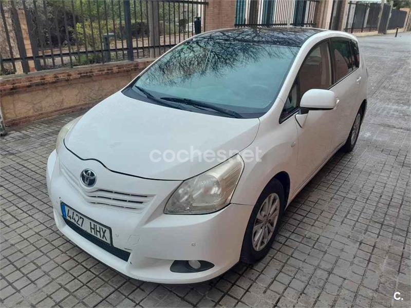 TOYOTA Verso