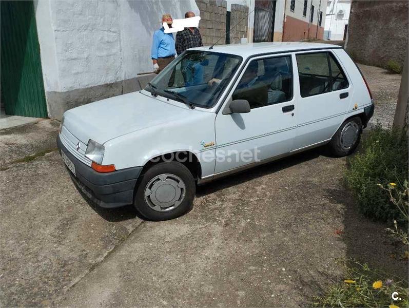 RENAULT R5