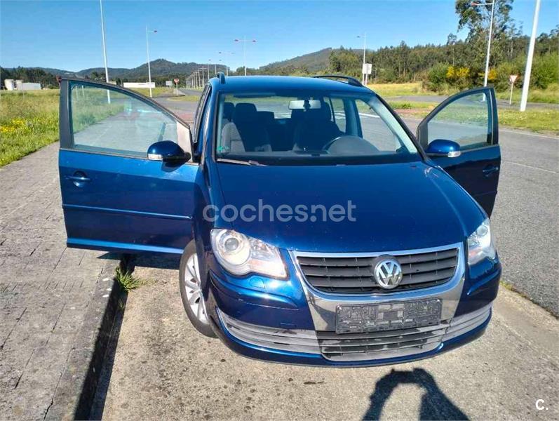 VOLKSWAGEN Touran