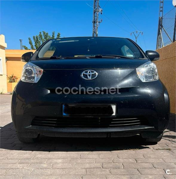 TOYOTA iQ