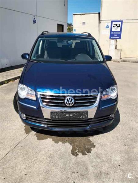 VOLKSWAGEN Touran