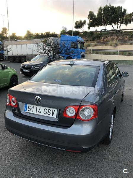 VOLKSWAGEN Jetta 1.6 TDI Highline