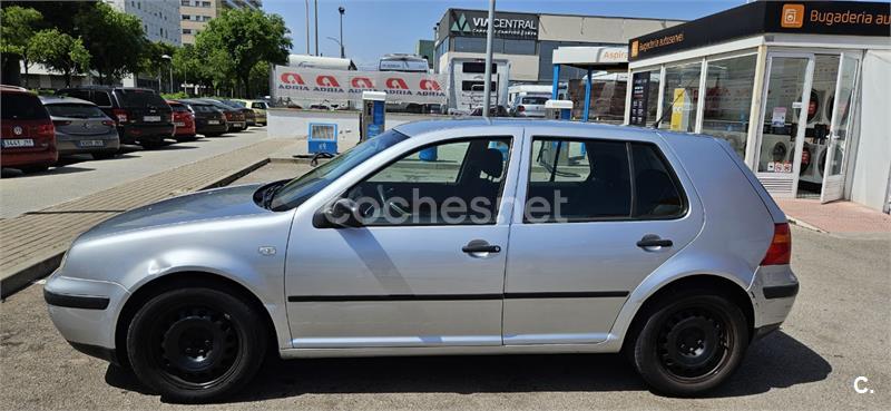 VOLKSWAGEN Golf 1.6 Auto Highline