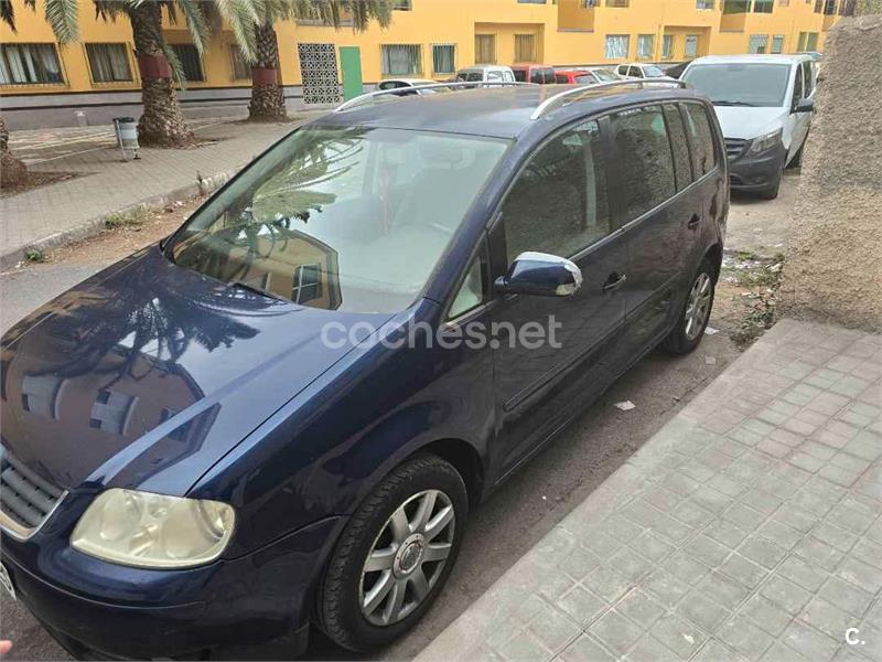 VOLKSWAGEN Touran