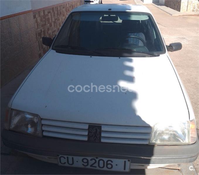 PEUGEOT 205